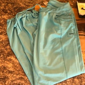 Cherokee infinity scrub pants L